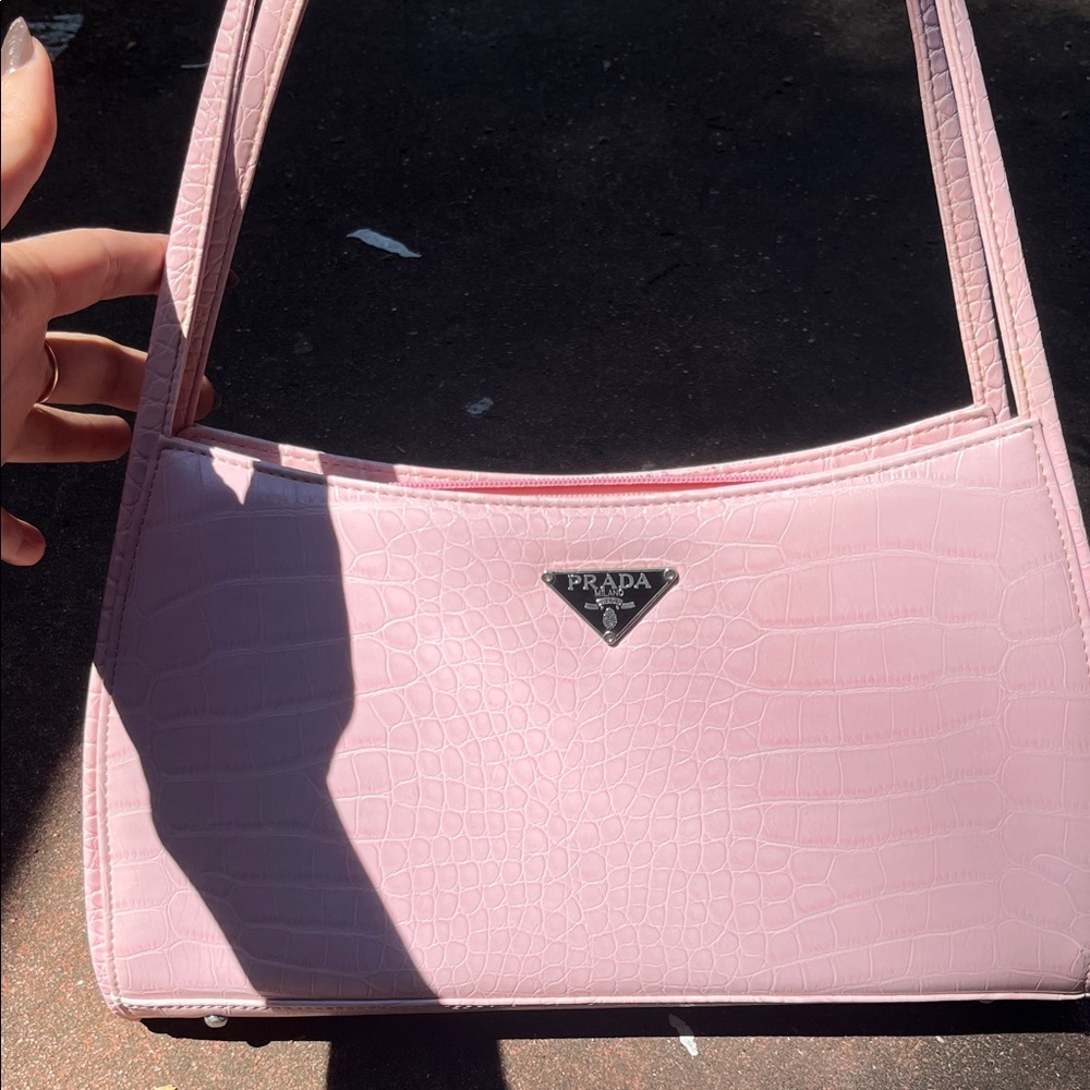 Designer Inspired Baby Pink Crocodile Print Shoulder Bag - Picture 2 of 5